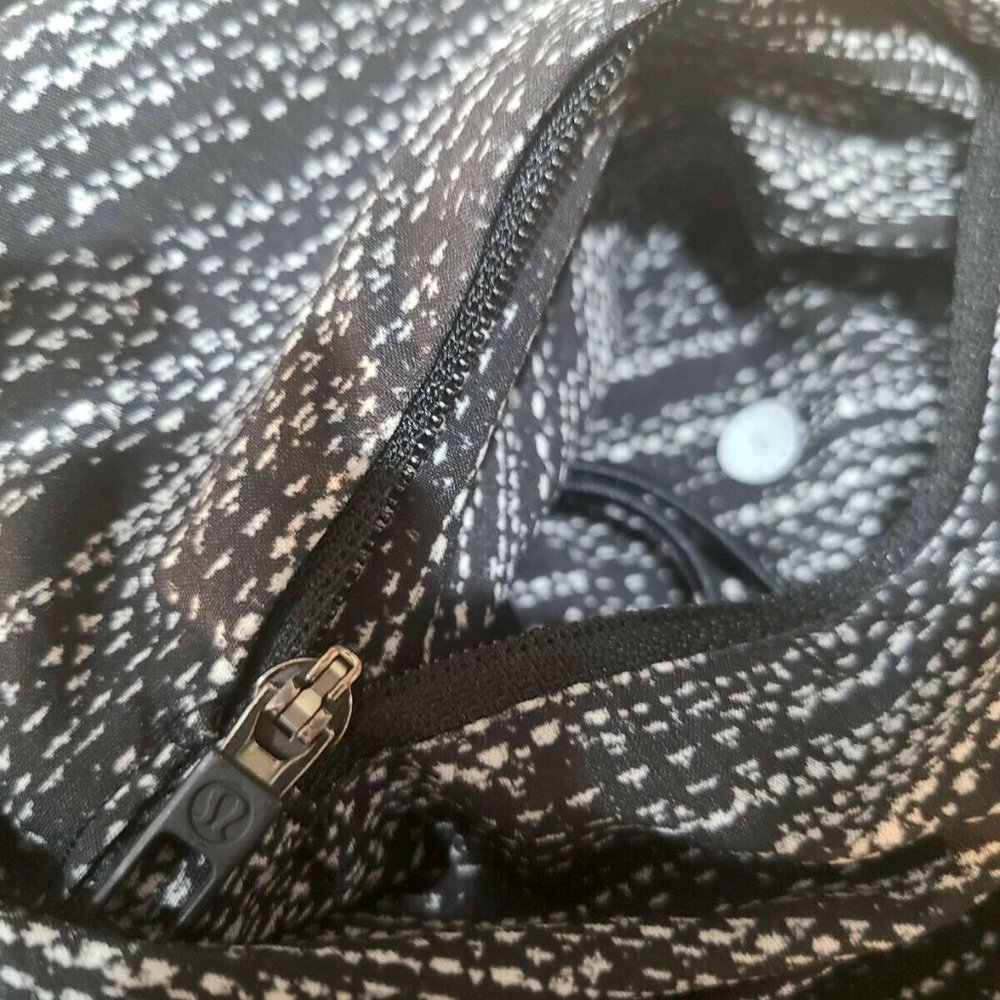 Lululemon Mens Running Shorts with Biker Lining - Picture 7 of 8